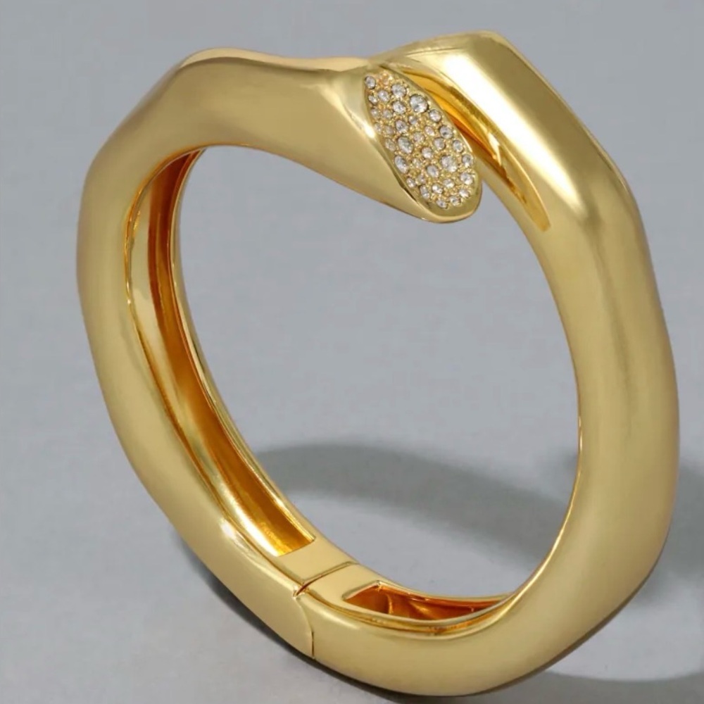 Alexis Bittar
Solanales Crystal & 14K-Gold-Plated Cuff Bracelet - Picture 5 of 5